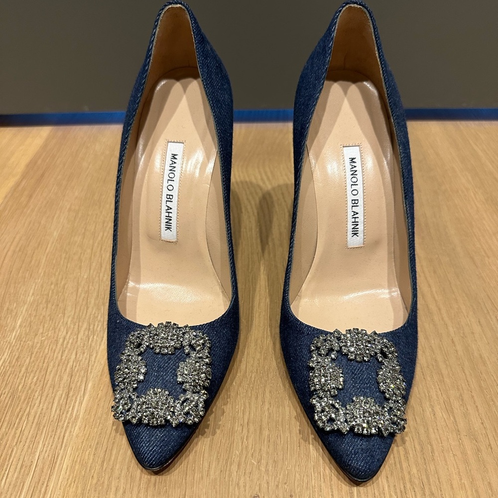 new condition authentic manolo blahnik heels